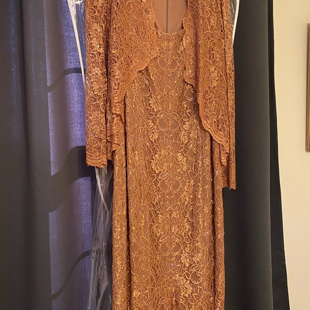 Bronze-colored mother of the bride dress size M. Mermaid bottom